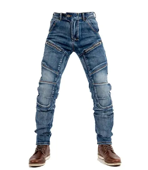 Leder-Bikerjacke und Jeans