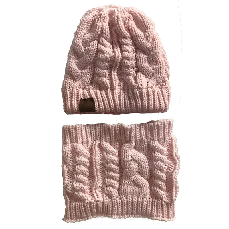 Schal-Set mit Pferdeschwanzmütze und gestrickter Beanie