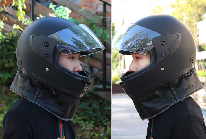 Schwarzer Motorradhelm